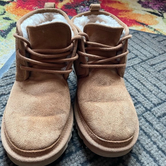 Sz 8 Women’s UGG Booties - Picture 2 of 5